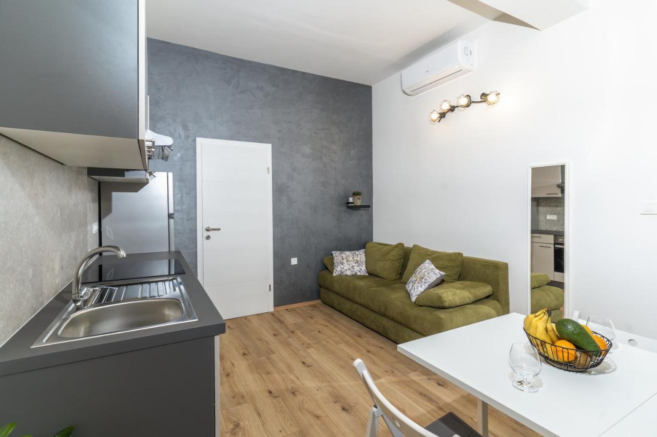 Stunning Apartment In Quiet Street Near Center With Free Parking 4 Floor Rijeka Exteriör bild