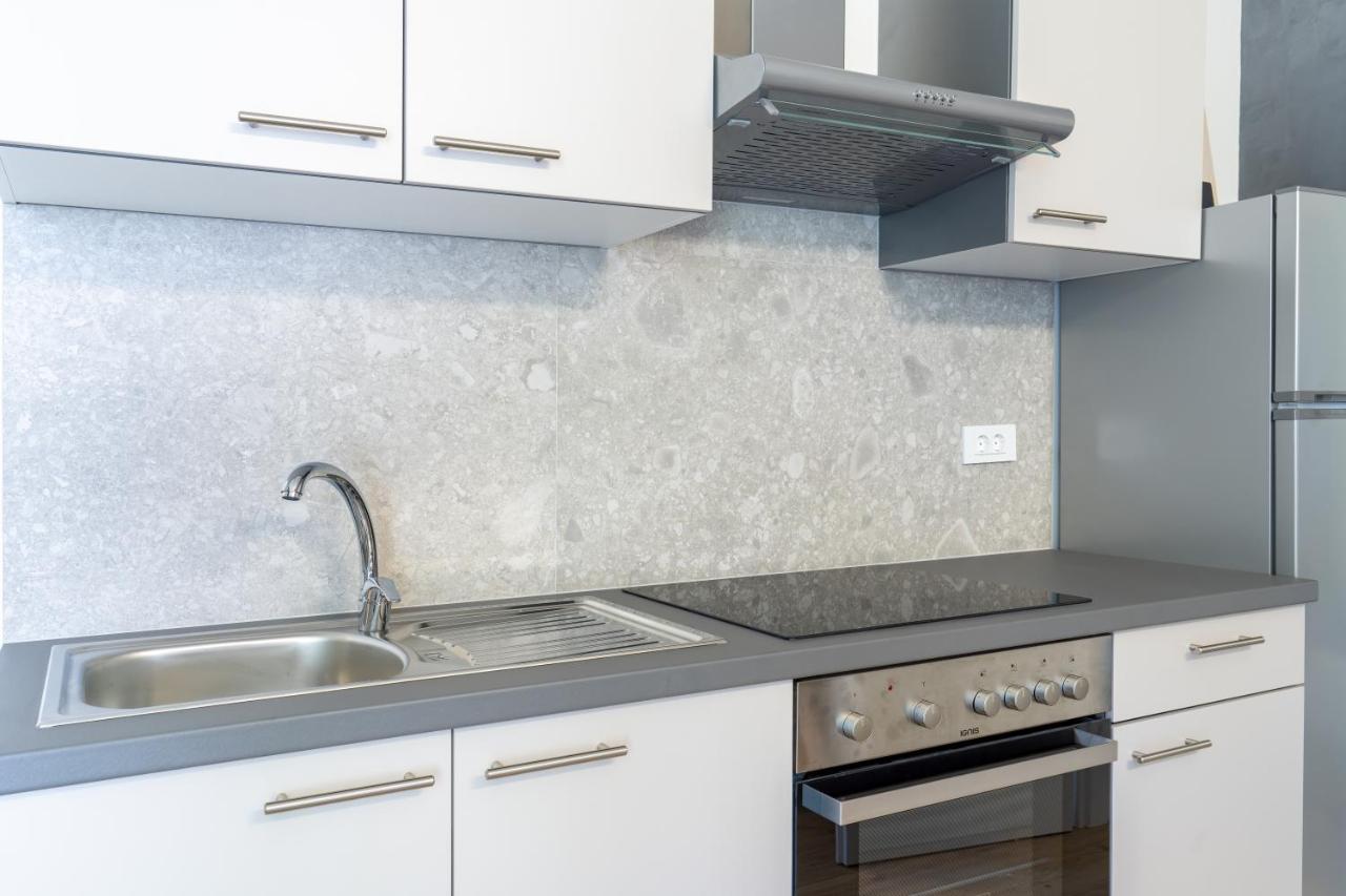 Stunning Apartment In Quiet Street Near Center With Free Parking 4 Floor Rijeka Exteriör bild