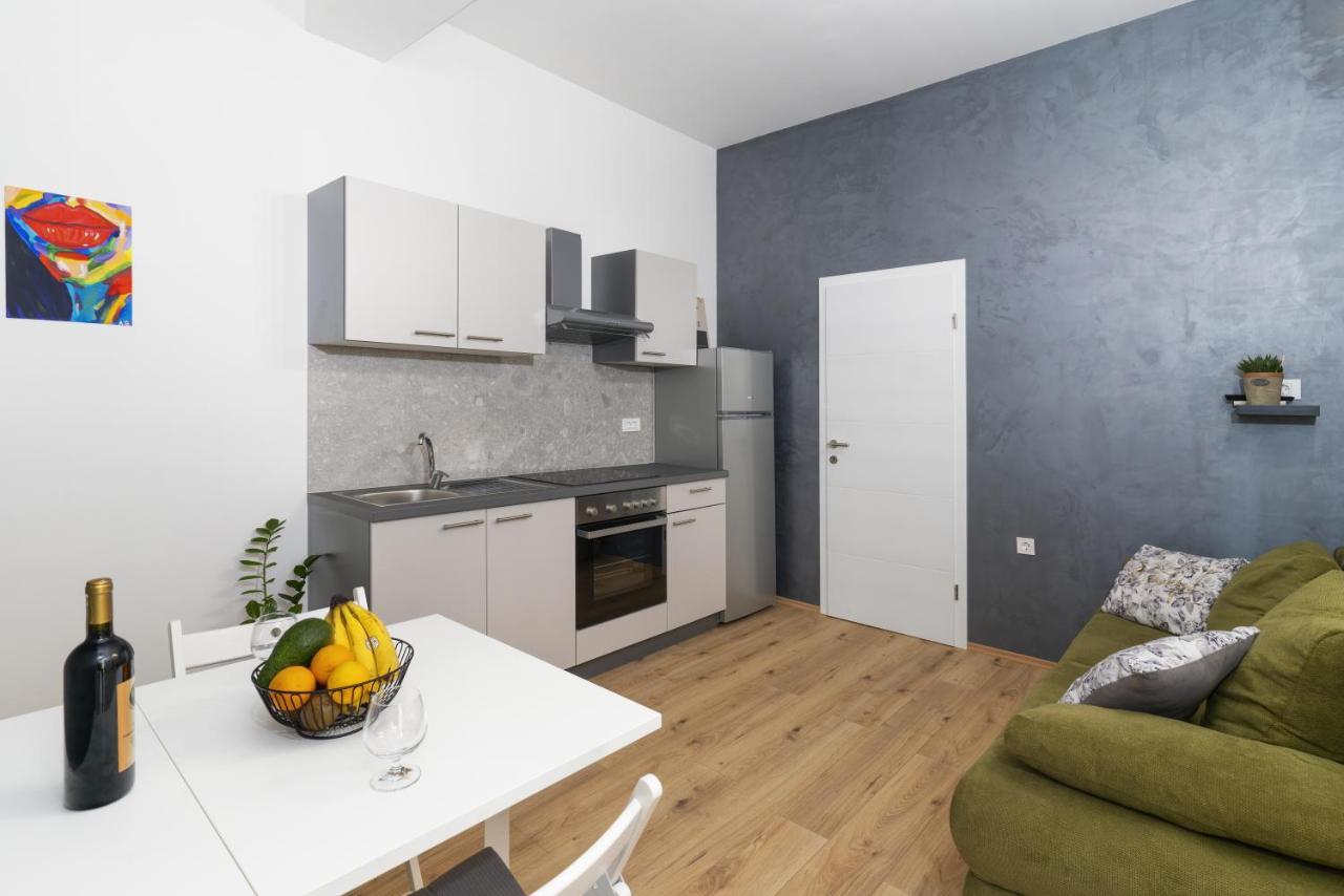 Stunning Apartment In Quiet Street Near Center With Free Parking 4 Floor Rijeka Exteriör bild