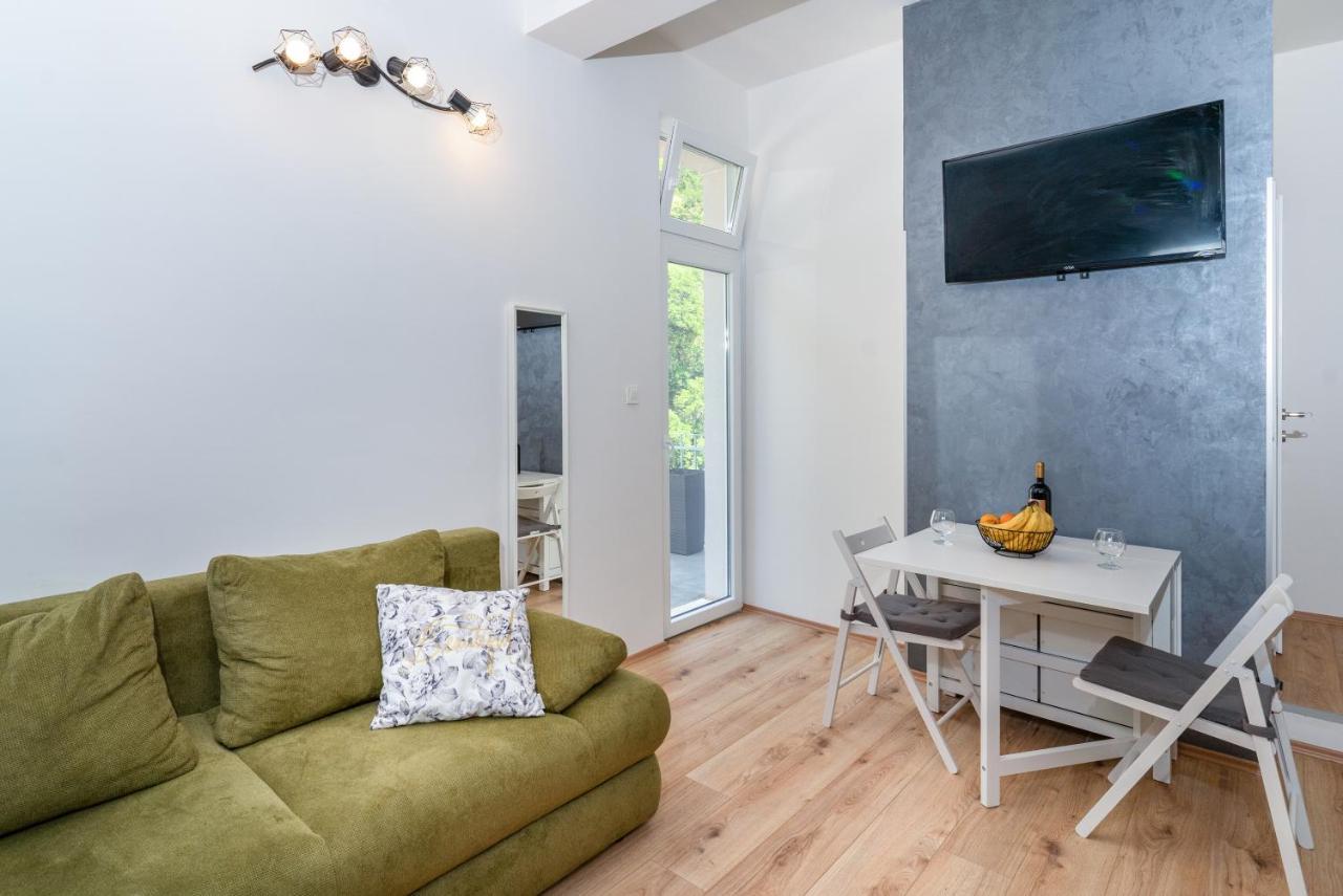 Stunning Apartment In Quiet Street Near Center With Free Parking 4 Floor Rijeka Exteriör bild