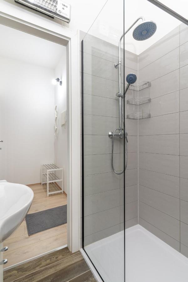 Stunning Apartment In Quiet Street Near Center With Free Parking 4 Floor Rijeka Exteriör bild