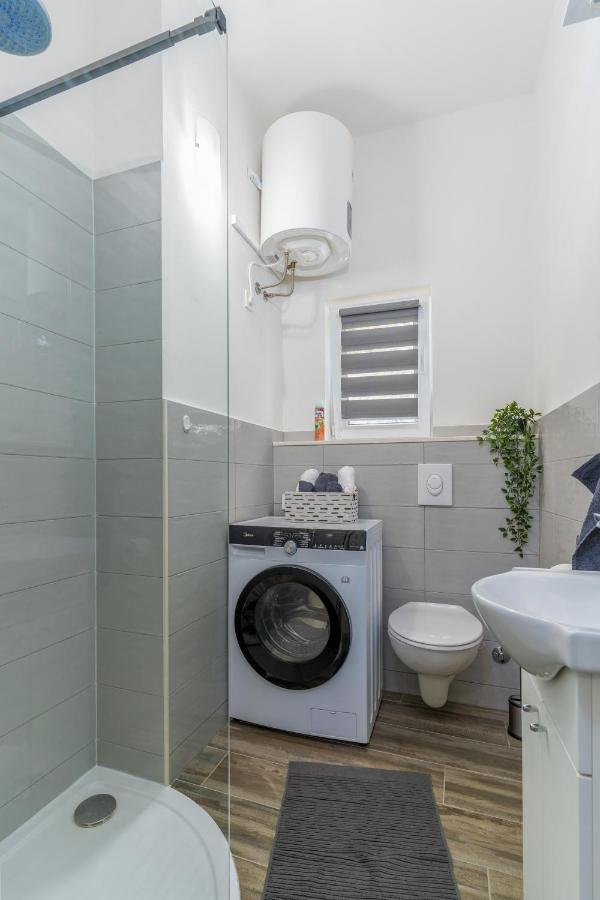 Stunning Apartment In Quiet Street Near Center With Free Parking 4 Floor Rijeka Exteriör bild