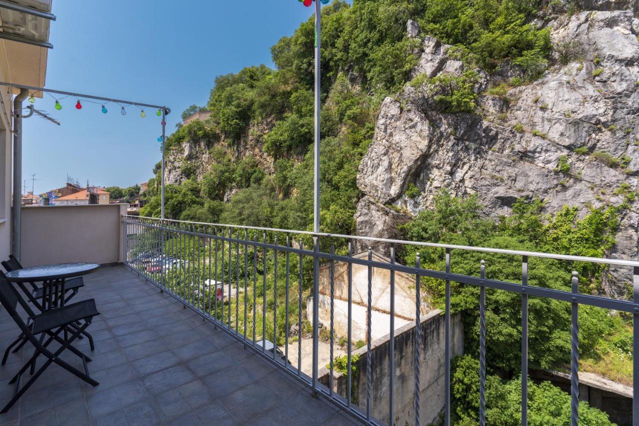 Stunning Apartment In Quiet Street Near Center With Free Parking 4 Floor Rijeka Exteriör bild