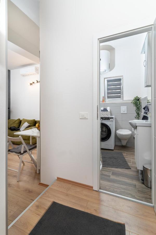 Stunning Apartment In Quiet Street Near Center With Free Parking 4 Floor Rijeka Exteriör bild