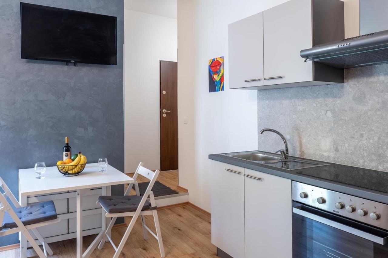 Stunning Apartment In Quiet Street Near Center With Free Parking 4 Floor Rijeka Exteriör bild